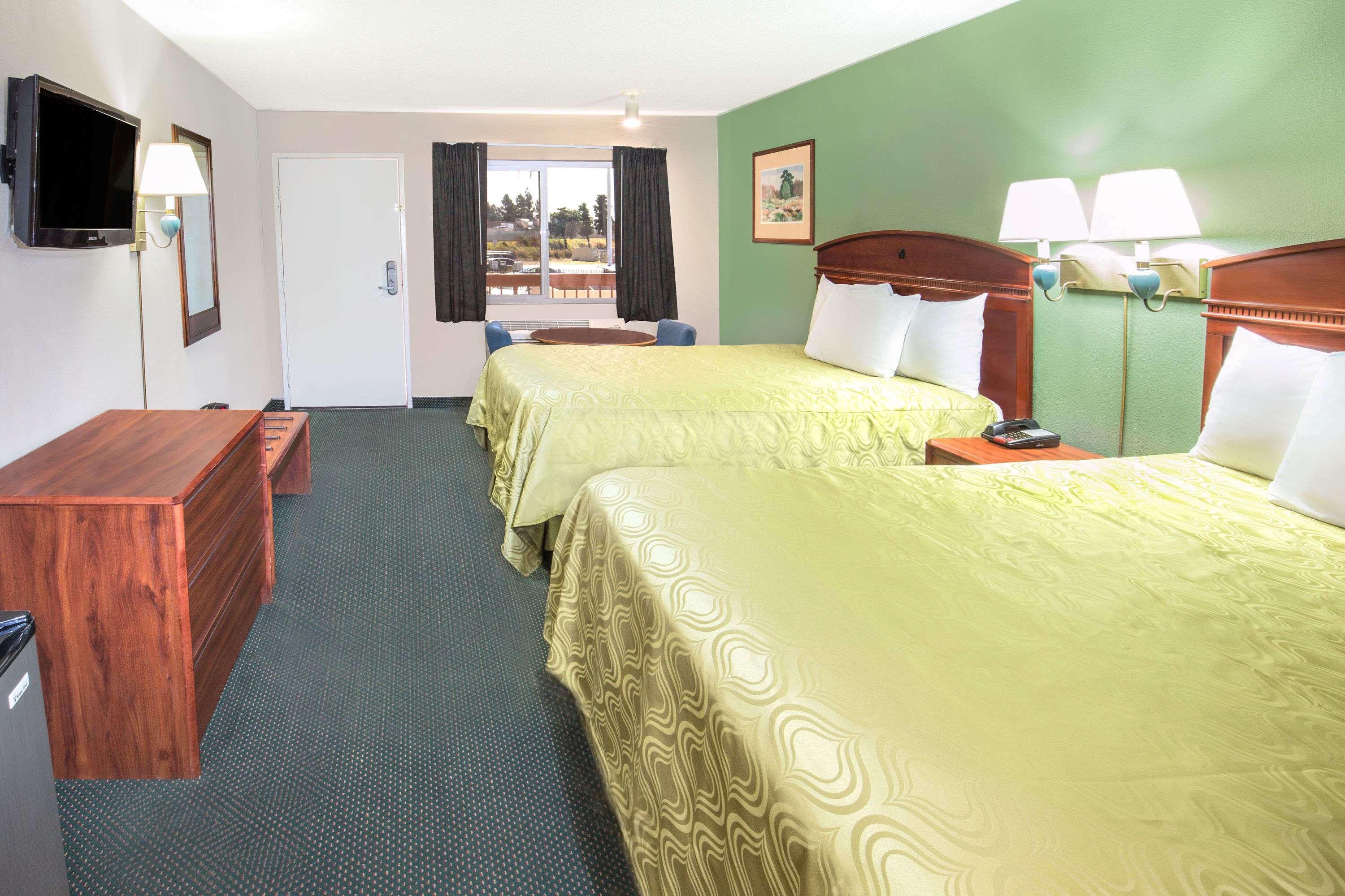 Days Inn By Wyndham Ontario Airport Экстерьер фото