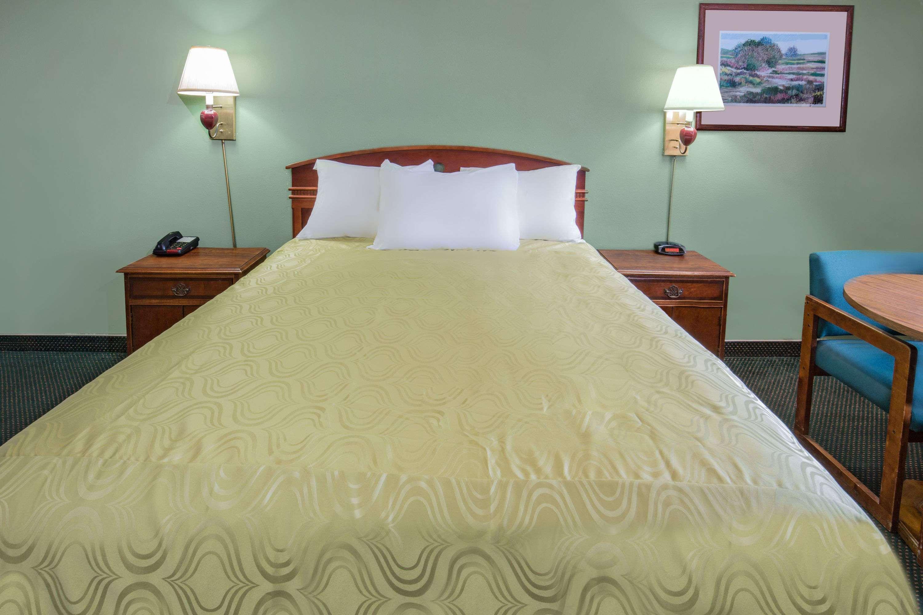 Days Inn By Wyndham Ontario Airport Экстерьер фото