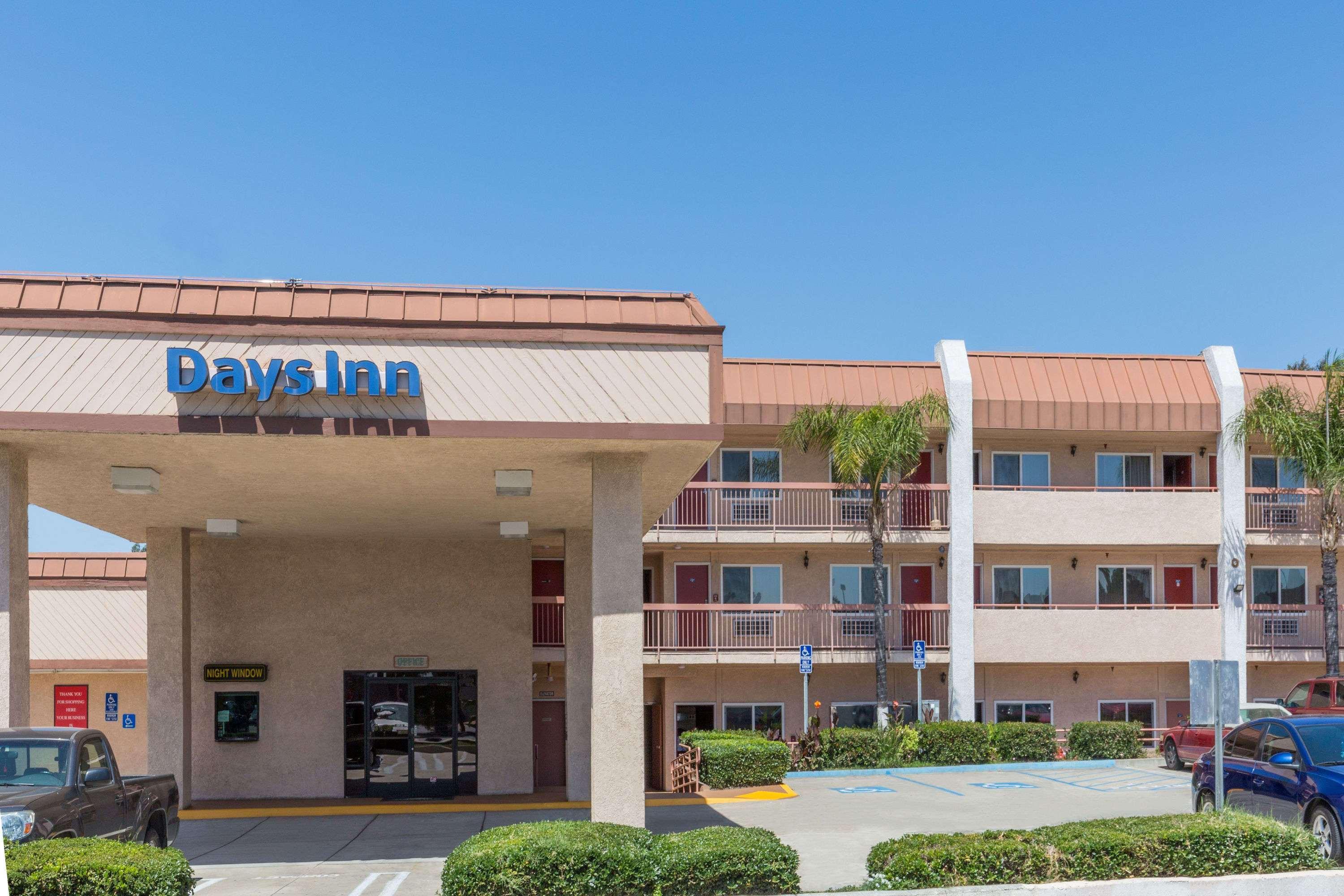 Days Inn By Wyndham Ontario Airport Экстерьер фото