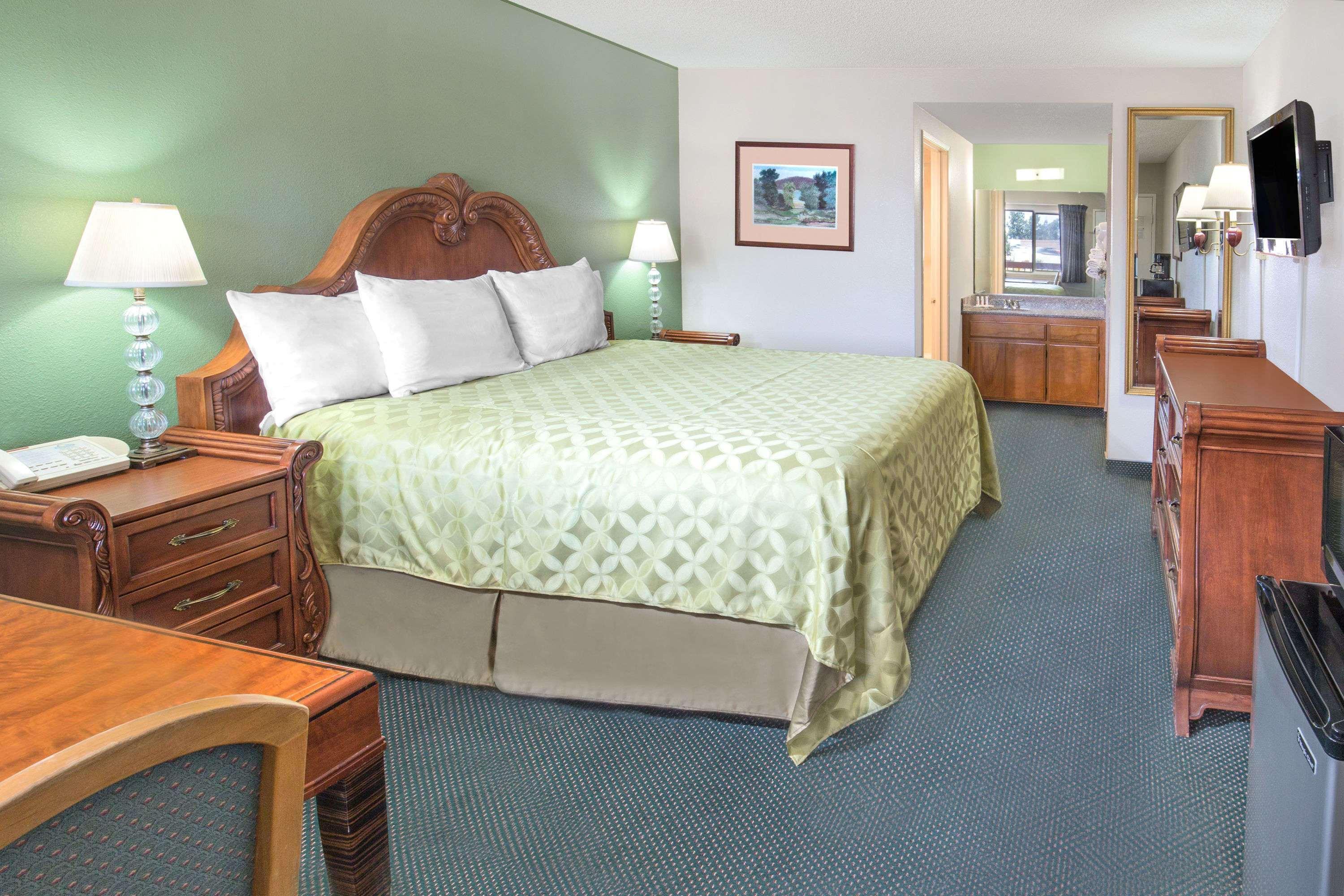 Days Inn By Wyndham Ontario Airport Экстерьер фото