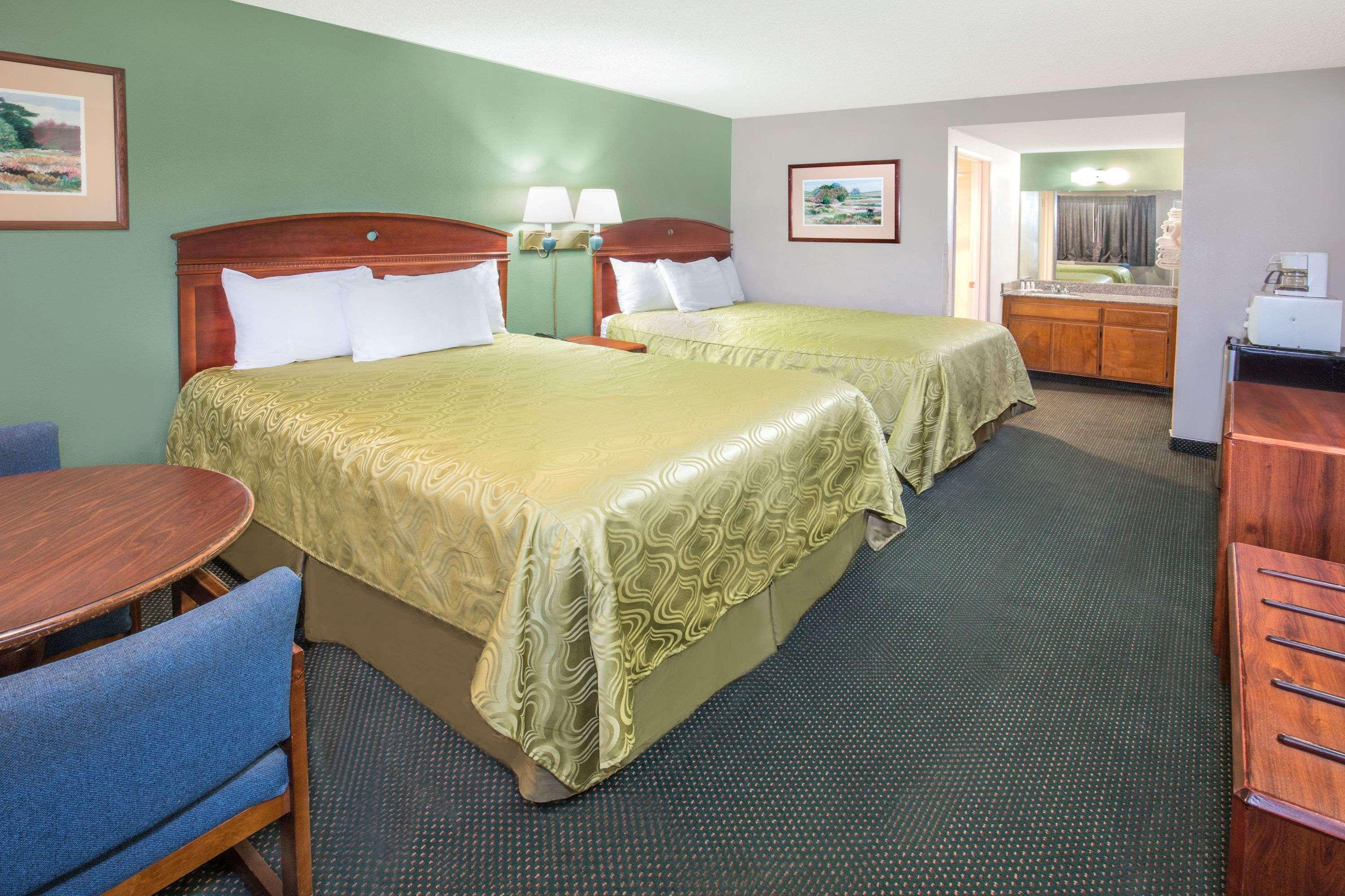 Days Inn By Wyndham Ontario Airport Экстерьер фото