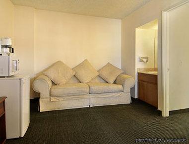 Days Inn By Wyndham Ontario Airport Номер фото