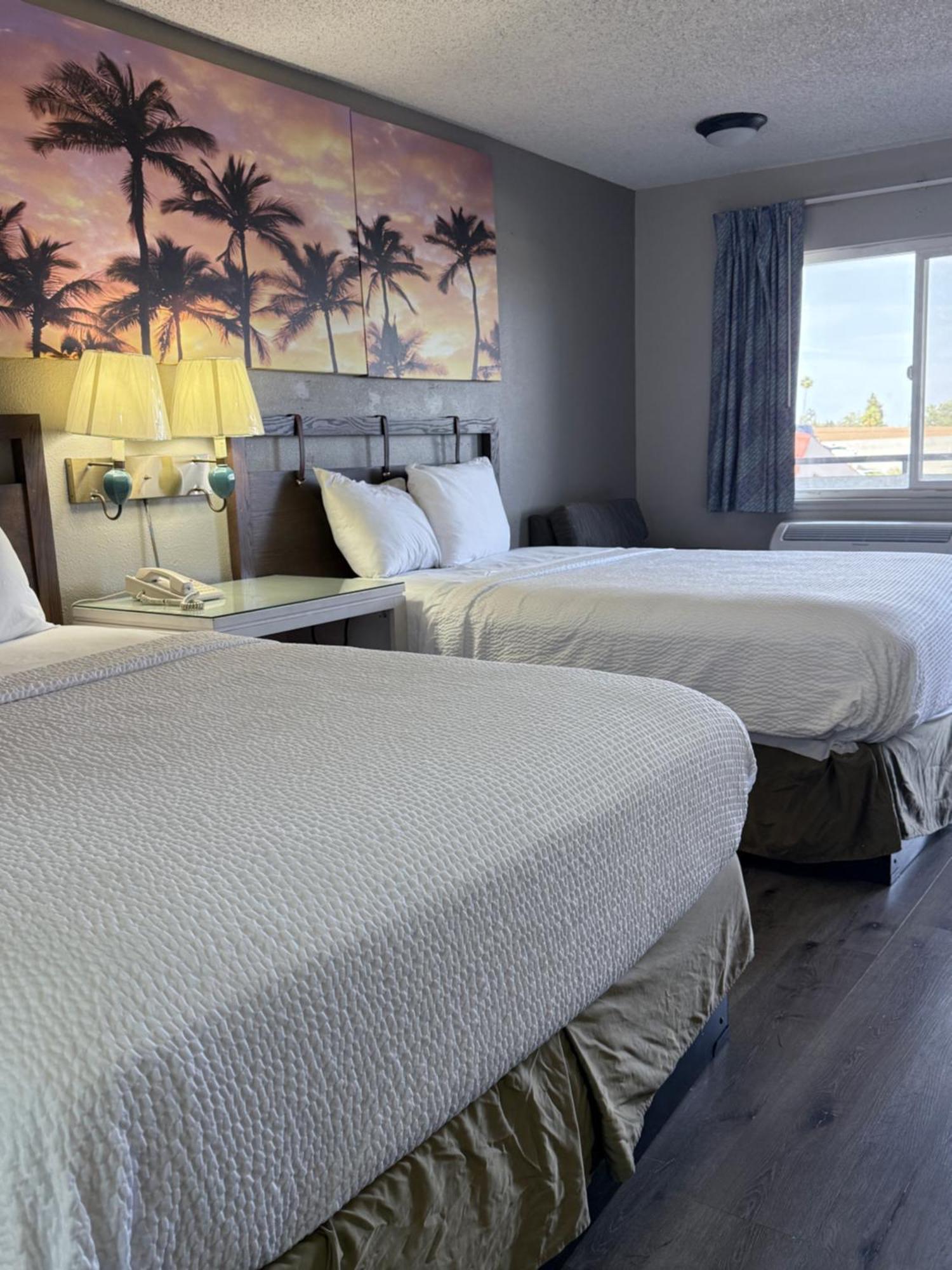 Days Inn By Wyndham Ontario Airport Экстерьер фото