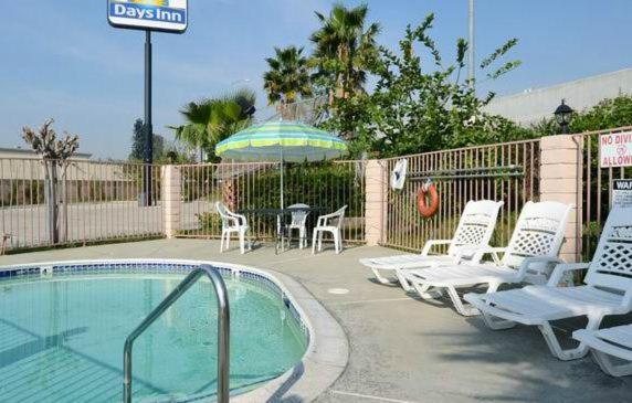 Days Inn By Wyndham Ontario Airport Экстерьер фото