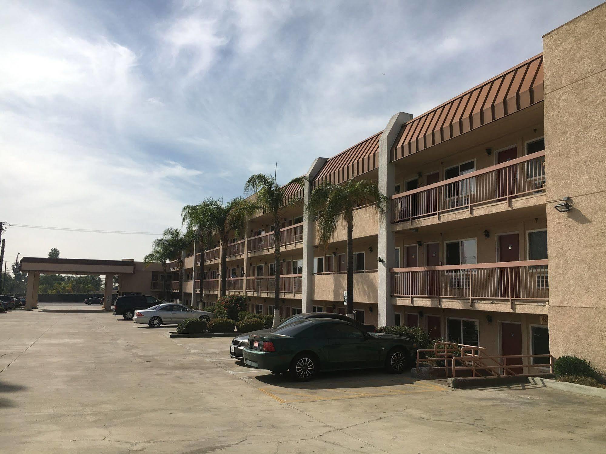 Days Inn By Wyndham Ontario Airport Экстерьер фото