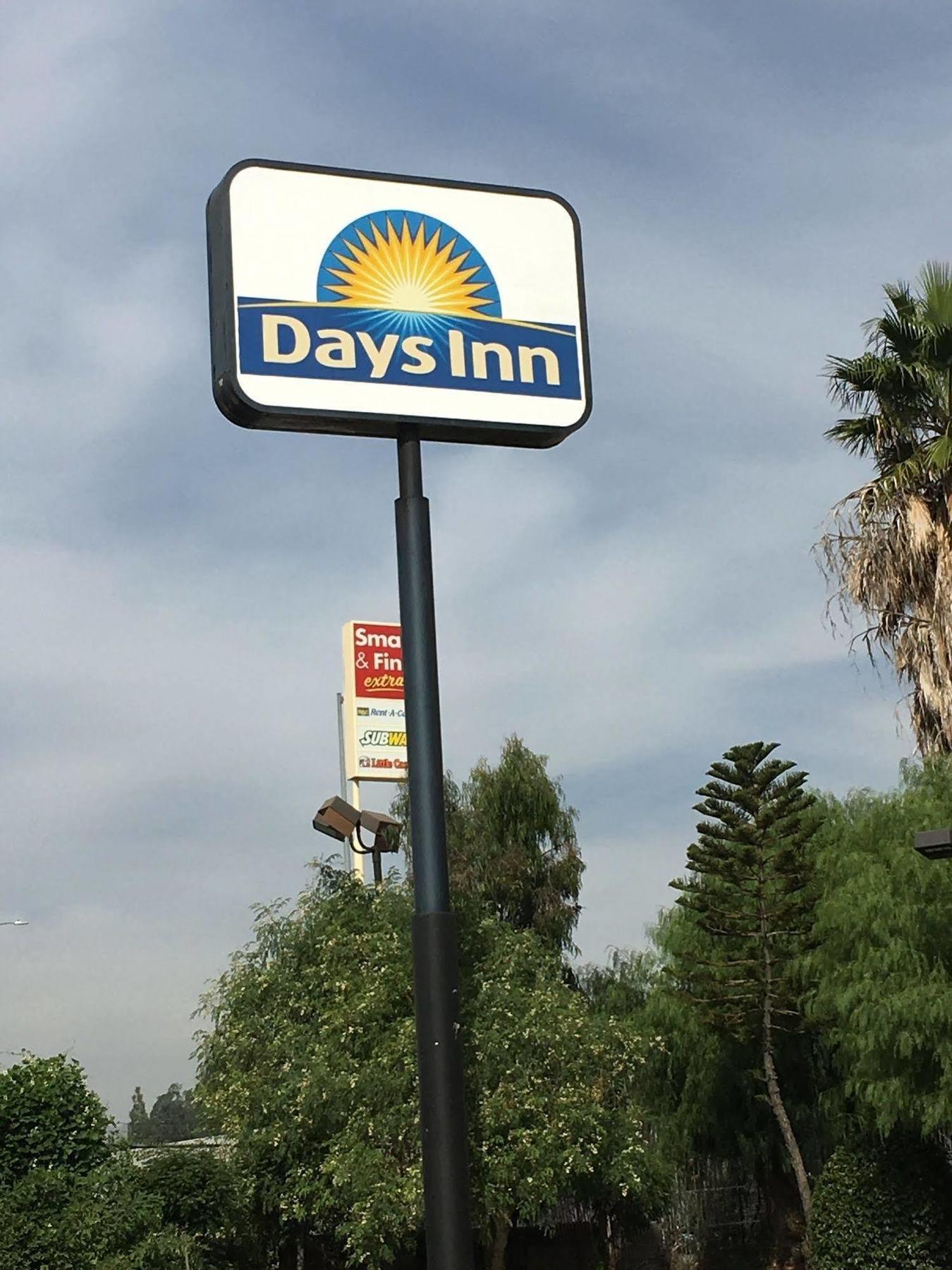 Days Inn By Wyndham Ontario Airport Экстерьер фото