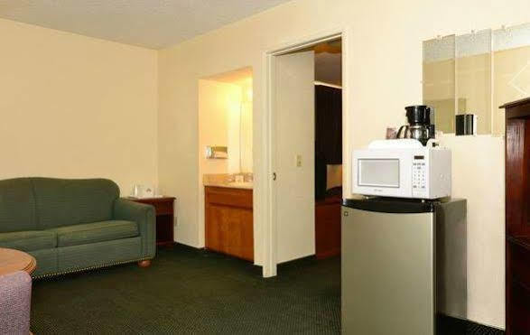 Days Inn By Wyndham Ontario Airport Экстерьер фото