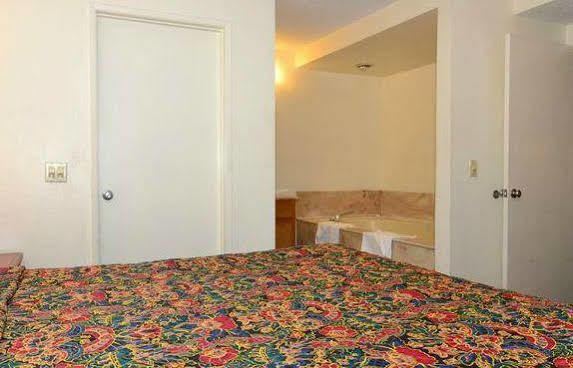 Days Inn By Wyndham Ontario Airport Экстерьер фото