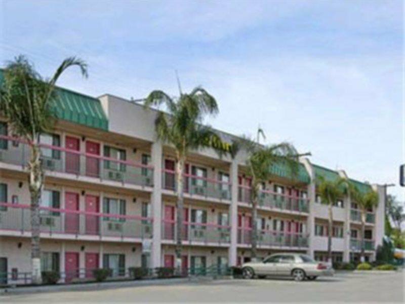Days Inn By Wyndham Ontario Airport Экстерьер фото
