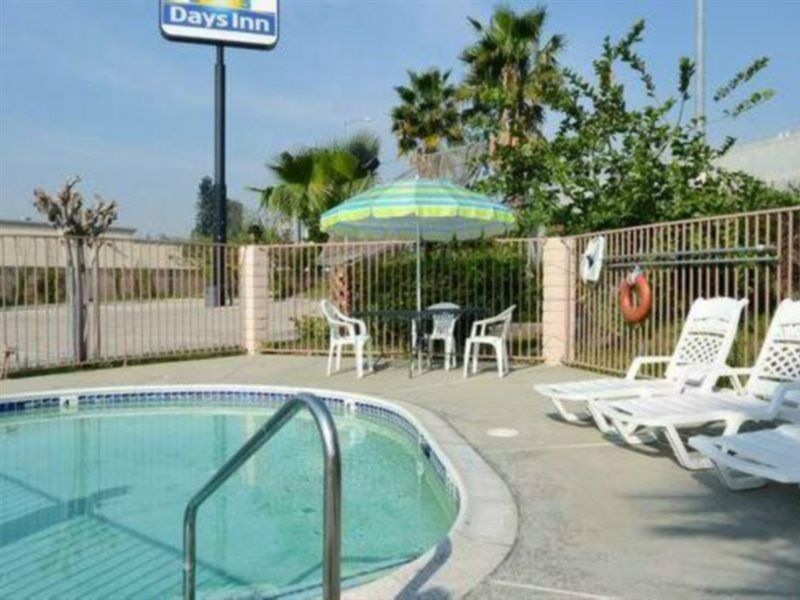 Days Inn By Wyndham Ontario Airport Экстерьер фото